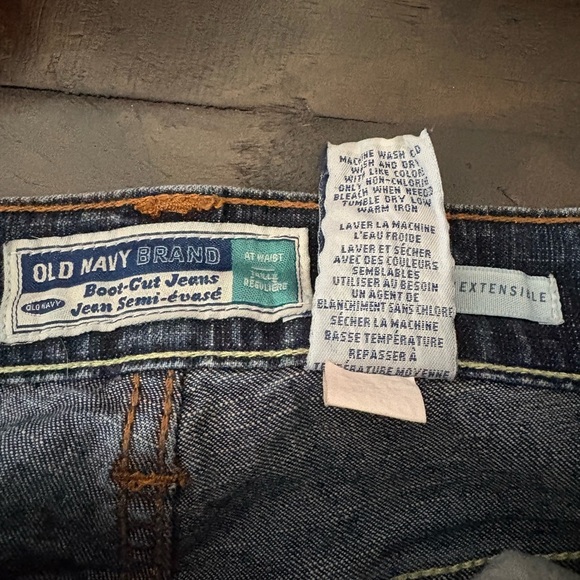Old Navy Stretch Boot-Cut Jeans - Picture 3 of 3